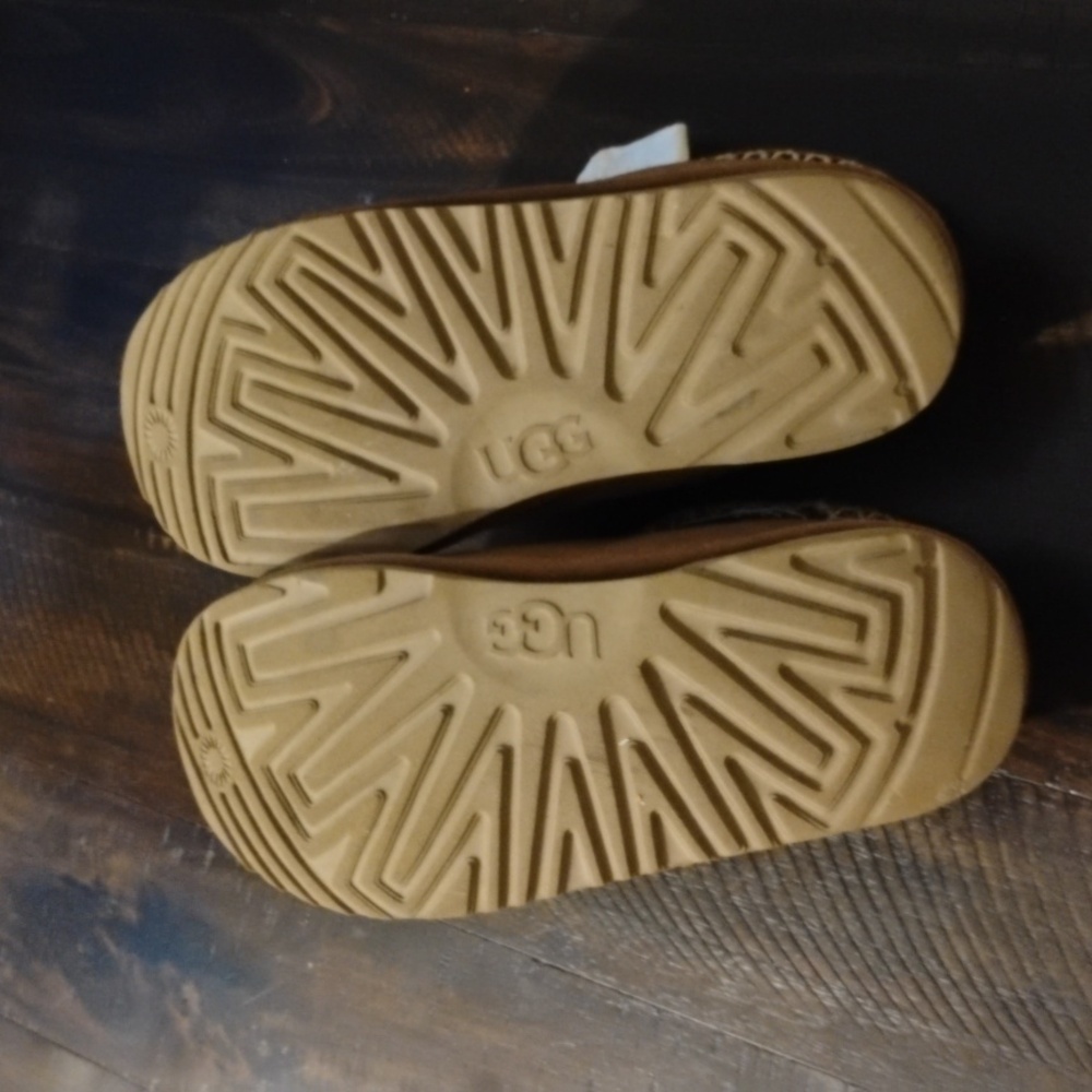 UGG Size 6 Women - Picture 6 of 6